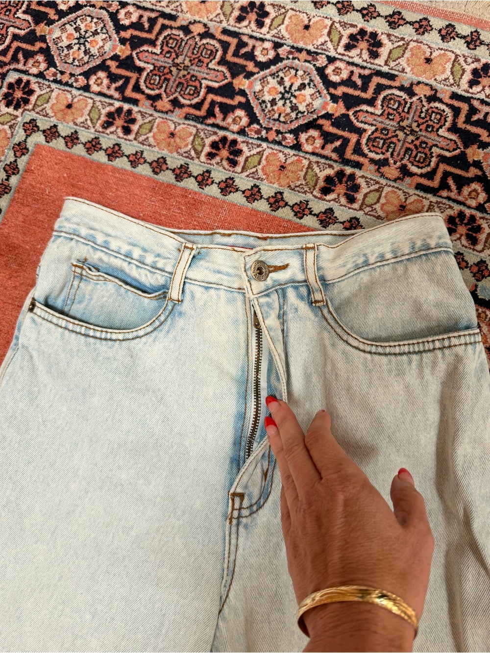 BONJOUR VINTAGE LIGHT WASH HIGH WAIST BOW DETAIL JEANS Sz 26 - Picture 5 of 9